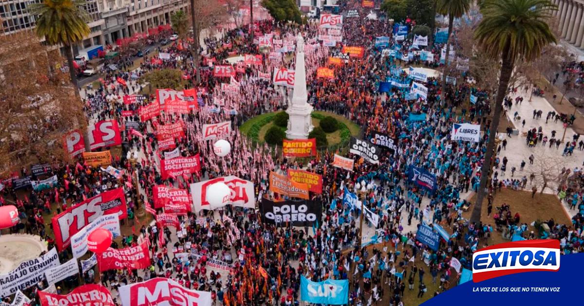 Argentina Miles De Ciudadanos Protestan Contra El Gobierno De Alberto