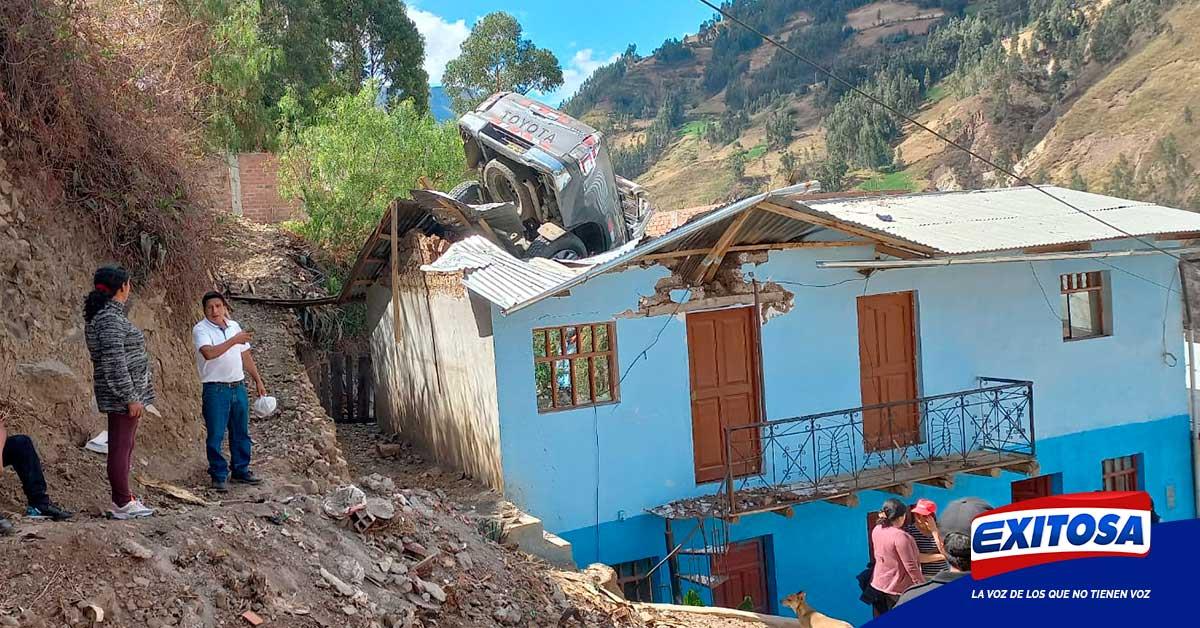 Áncash Despiste de camioneta deja una fallecida y siete heridos en