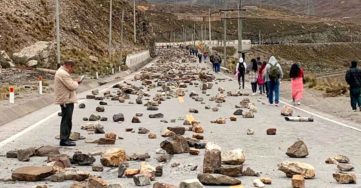 Protestas en Perú Reportan nuevas carreteras bloqueadas en Puno y