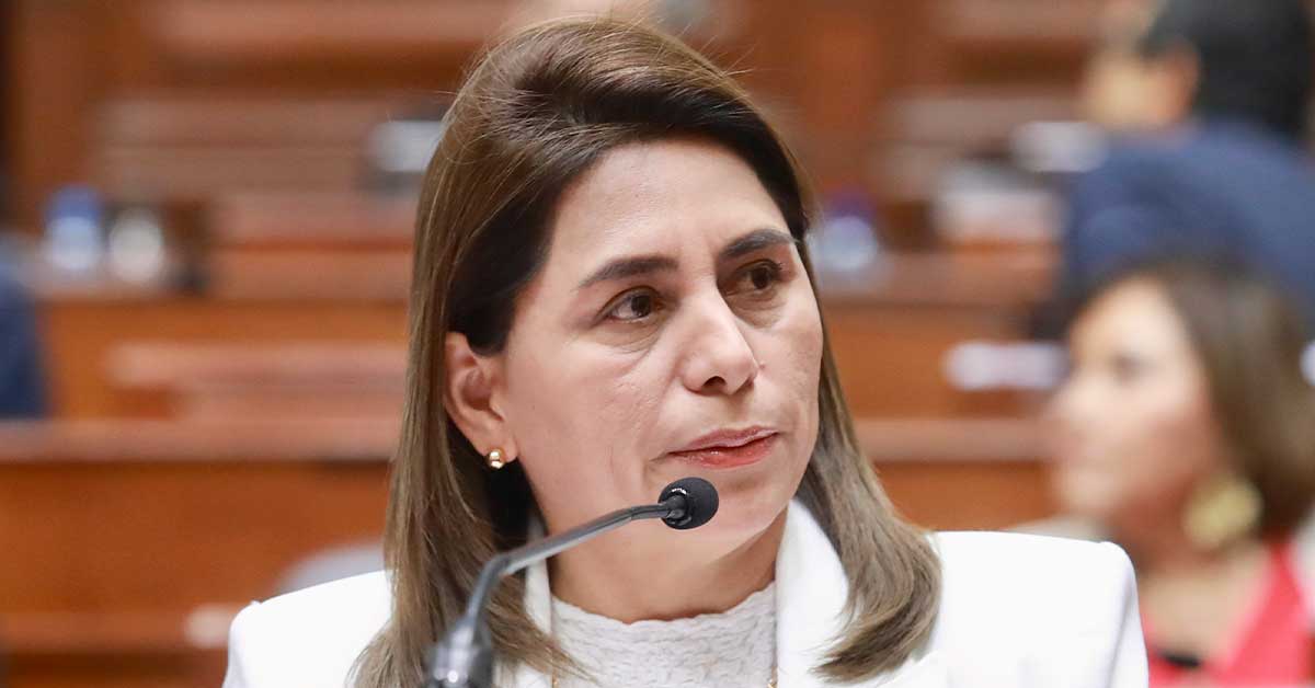 Presidenta Dina Boluarte acepta renuncia de Rosa Gutiérrez al cargo de