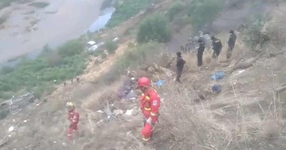 Tragedia en Huancavelica bus que se dirigía a Huancayo cae a un abismo