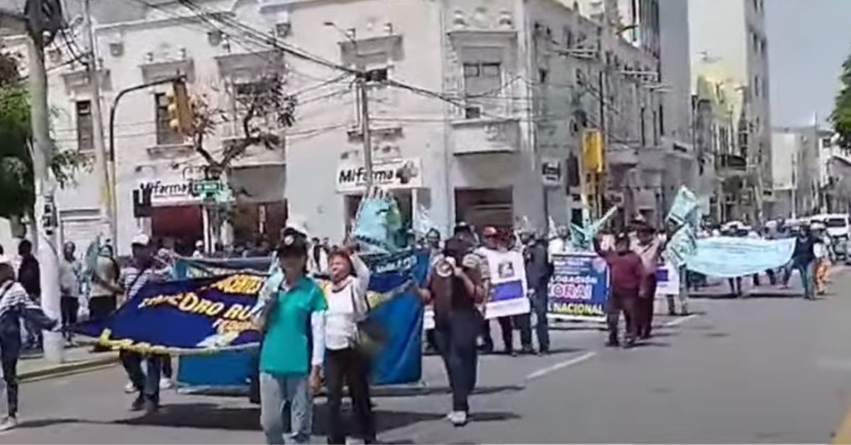 Cuarenta días en huelga Protesta de docentes de la UNPRG deja a 6 mil