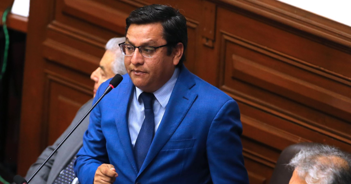 César Vásquez Denuncian beneficios para aportantes a la campaña