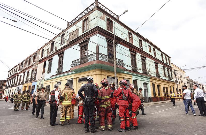 Derrumbe De Solar Sepulta A 51 Personas En El Centro De Lima - Exitosa ...