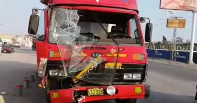 camion-accidente-rojo