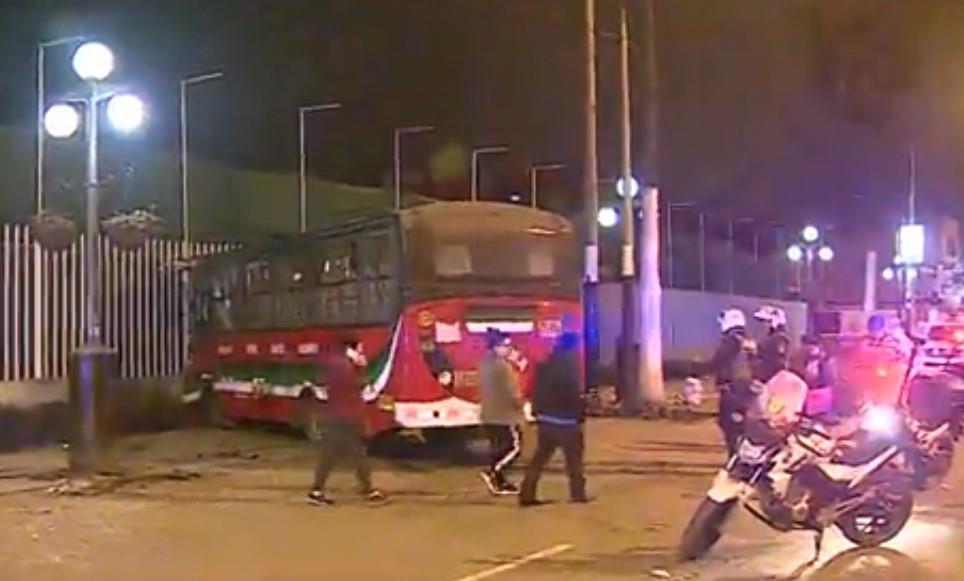 Chorrillos: Choque entre buses y auto deja un muerto y ocho heridos ...