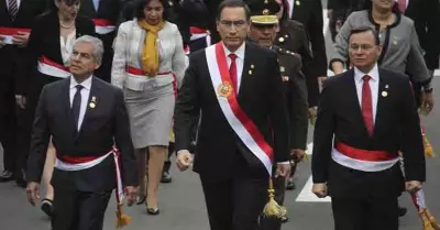 VIZCARRA-DESFILE