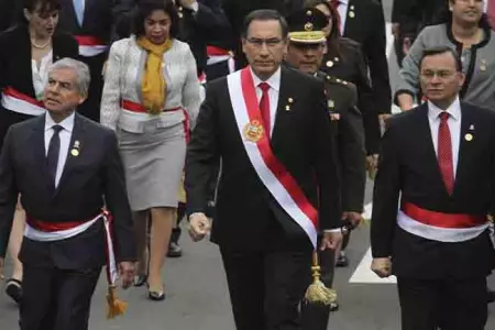 VIZCARRA-DESFILE