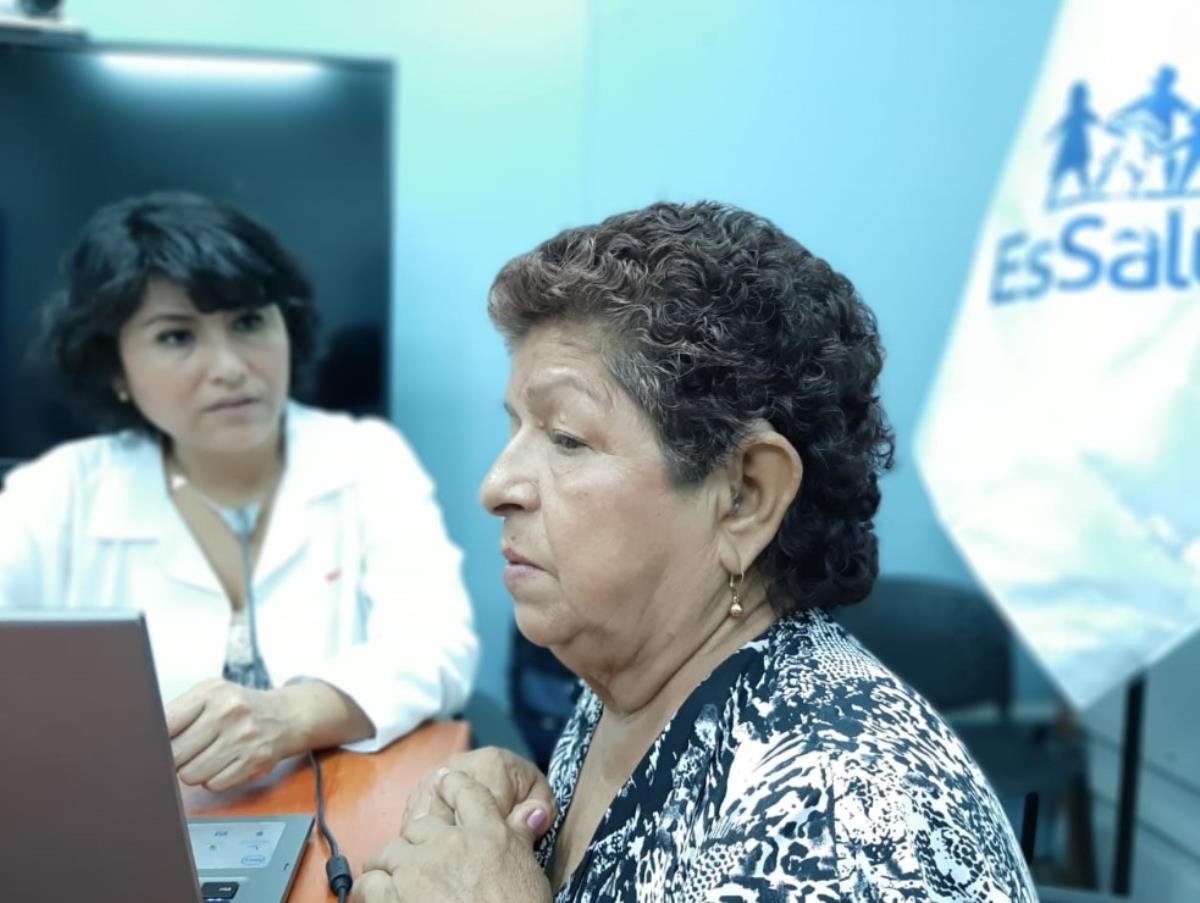 Entregan audífonos medicados a pacientes con discapacidad auditiva de  Loreto - Essalud