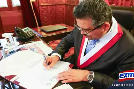 Presidente-del-Congreso-firm-hoy-la-autgrafa-de-ley-sobre-reprogramacin-de-de