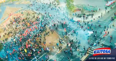 Chile-Protestas-cerca-al-Palacio-de-La-Moneda-exigen-la-renuncia-del-presidente-