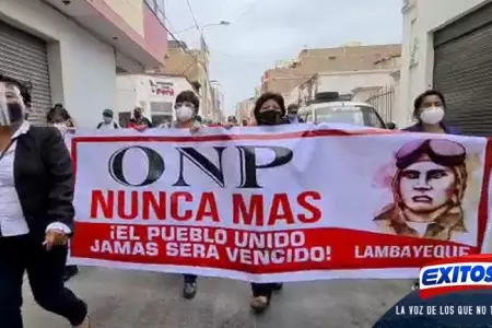 Chiclayo-Aportantes-de-la-ONP-protestaron-en-las-calles-para-exigir-aprobacin-d