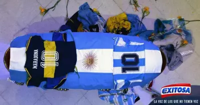 Argentina-Identifican-al-sujeto-que-se-tom-fotos-con-el-cadver-de-Maradona