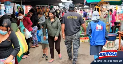 Autoridades-piden-a-comerciantes-de-mercados-cumplir-con-protocolos-contra-la-Co