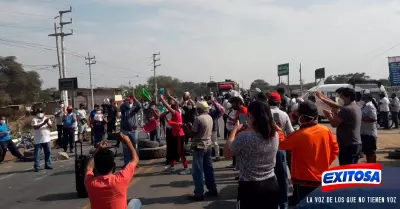 Lambayeque-Manifestantes-bloquean-puente-por-contaminacin-del-servicio-potable-