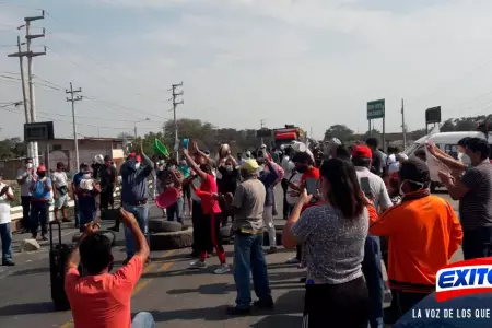 Lambayeque-Manifestantes-bloquean-puente-por-contaminacin-del-servicio-potable-