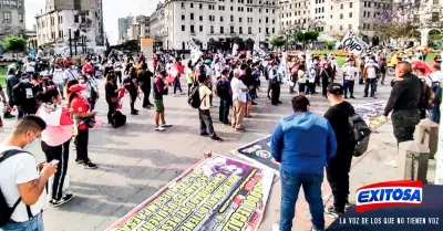 Miles-de-aportantes-de-la-ONP-protestan-para-exigir-que-les-paguen-sus-4300