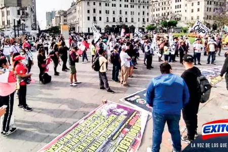 Miles-de-aportantes-de-la-ONP-protestan-para-exigir-que-les-paguen-sus-4300