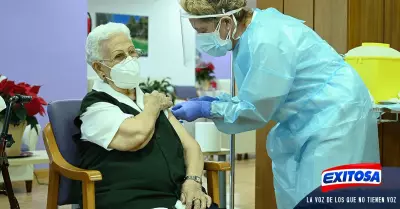 Anciana-de-96-aos-es-la-primera-vacunada-contra-el-coronavirus-en-Espaa