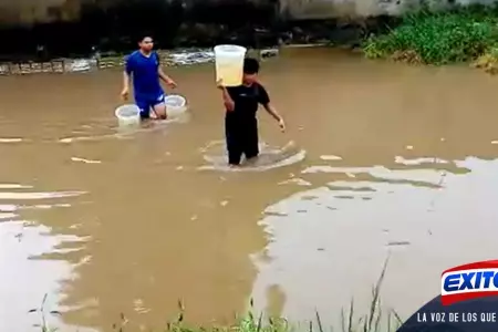 Iquitos-Ciudadanos-recogen-agua-sucia-para-sus-hogares-ante-el-corte-del-servici