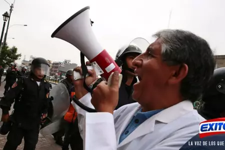 Federación-Médica-Peruana-ratifica-huelga-indefinida-tras-no-llegar-a-acuerdos-c
