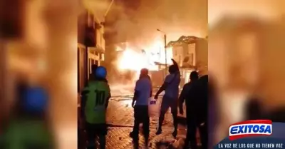 Puno-Incendio-arrasa-viviendas-muerto-video