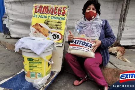 Mujer-contina-vendiendo-tamales-en-las-calles-de-El-Agustino-para-poder-sobrevi