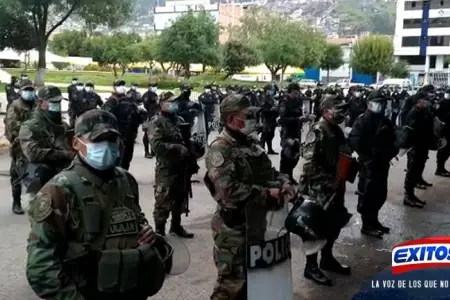 Cusco-250-efectivos-policia-despejar-carreteras-bloqueadas