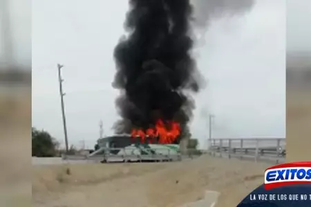 Paro-de-transportistas-Reportan-incendio-de-bus-en-carretera-en-Piura