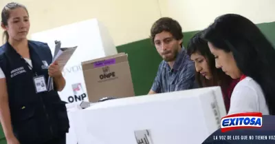 jovenes-mesa-de-sufragio