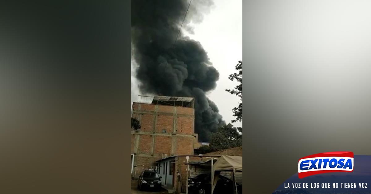SJL | Incendio de grandes proporciones se registra en inmueble de av ...