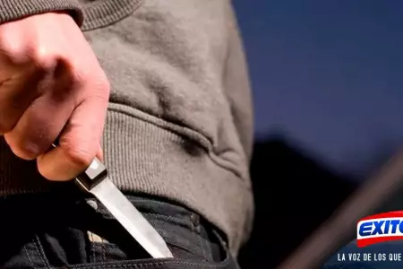 China-hombre-ataca-con-cuchillo-a-transentes