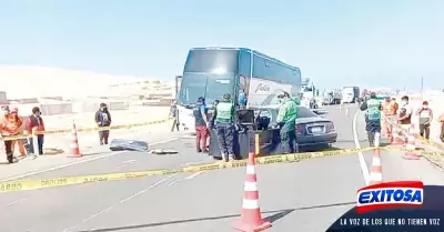 Los-autos-que-colisionaron-quedaron-destrozados-pero-el-trailer-y-el-bus-estn-i