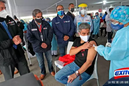 ministro-de-Cultura-recibió-su-primera-vacuna