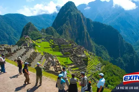 Machu-Picchu-Turistas-Exitosa