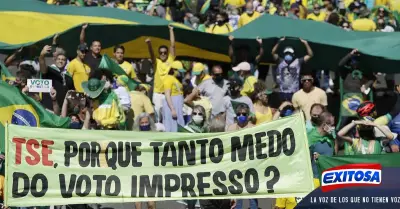 Exitosa-Seguidores-de-Jair-Bolsonaro-protestan-contra-sistema-electoral