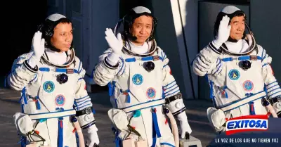 Exitosa-astronautas-China-retornan