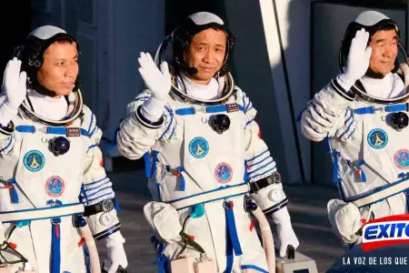 Exitosa-astronautas-China-retornan
