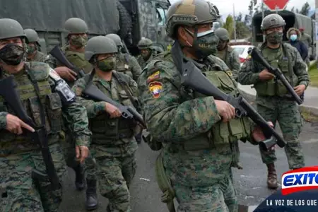 Ecuador-Militares-con-tanqueta-acordonan-crcel-tras-motn-con-100-presos-muerto