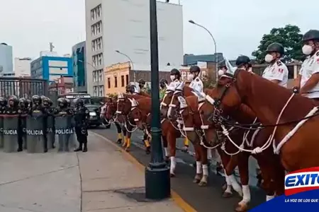 Exitosa-dos-mil-policias-peru-ecuador