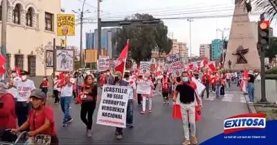 Exitosa-marcha-contra-pedro-castillo-cercado-lima