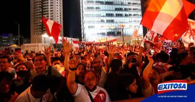 Exitosa-cinco-mil-hinchas-peruanos-montevideo-seleccion