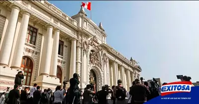 periodistas-congreso-hall-pasos-perdidos-ingreso-Exitosa