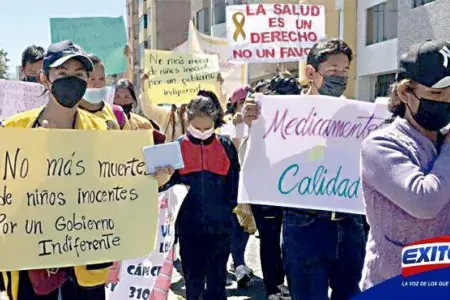 Padres-de-nios-enfermos-protestaron-por-un-mejor-servicio-de-salud-1