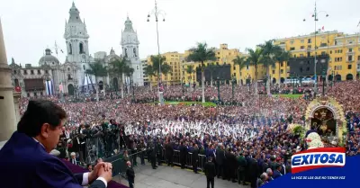 seor-de-los-milagros-plaza-de-armas-procesion-2022-exitosa