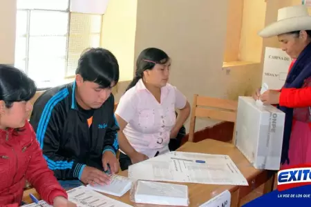 elecciones-2022-peruanos-autoridades-municipales-regionales-exitosa