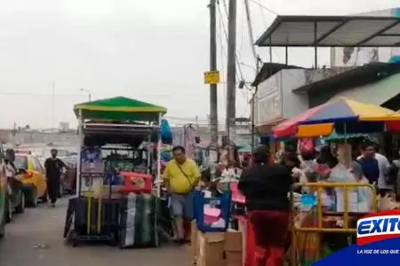 Cientos-de-ambulantes-invaden-calles-de-Trujillo