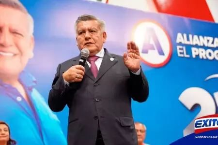 Cesar-Acuna-da-su-respaldo-a-presidenta-Dina