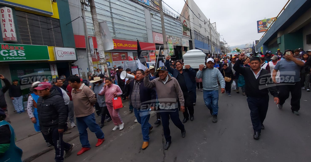 Comerciantes del Avelino rinden homenaje y despiden a joven que muri durante protestas
