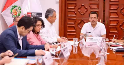 Jos Tello encabezando reunin con gobierno regional de Lima y alcaldes de la pr